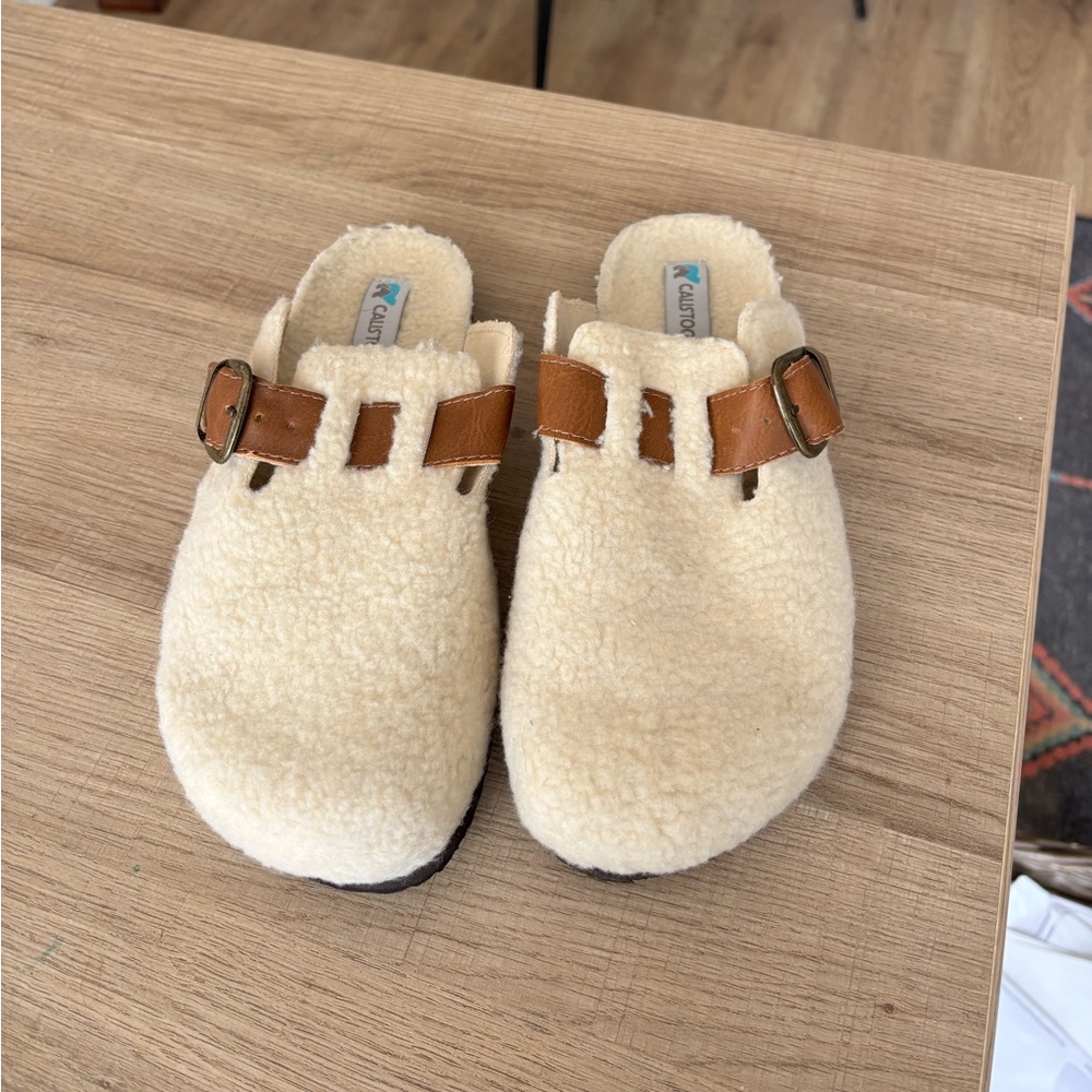 Calistoga vegan shearling clogs size 8 like new